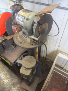 lot 249 image: DELTA 6 BENCH GRINDER