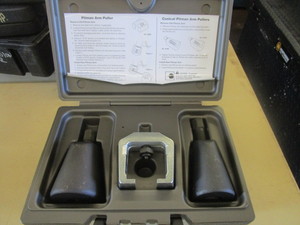 lot 272 image: CORNWELL PITMAN ARM PULLER SET