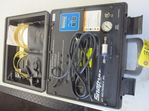 lot 303 image: SNAP ON REFRIGERANT IDENTIFIER