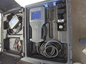 lot 304 image: BOSCH TECH 2 VEHICLE DIAGNOSTIC KIT