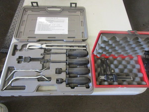 lot 314 image: BRAKE TOOL SET AND BRAKE CALIPER