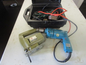 lot 327 image: MAKITA ELECTRIC DRILL AND B&D JIG SAW
