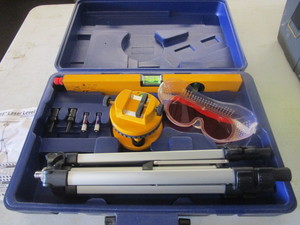 lot 334 image: BR TOOLS LASER LEVEL SET