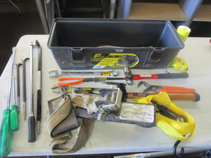 lot 335 image: TIRE CRAWLERS BOBCAT TRACK INSTALLATION KIT