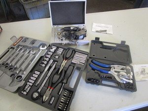 lot 364 image: ROTARY TOOL AND ACCESSORY KIT AND A POWER PUNCHER
