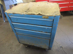 lot 370 image: WILLIAMS ROLLING TOOL BOX WITH CONTENTS