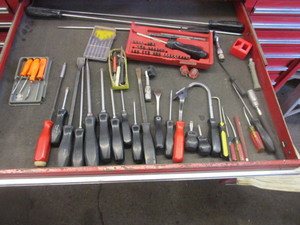 lot 384 image: LONG, SHORT AND STUBBY SCREWDRIVERS- MOST ARE SNAP ON