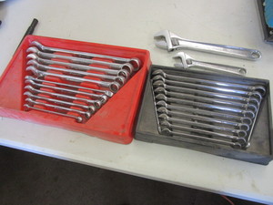 lot 385 image: SNAP ON OPEN AND CLOSED END SAE AND METRIC WRENCHES AND A FEW CRESCENTS