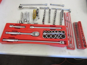lot 386 image: SNAP ON, SAE AND METRIC, RACHET TOOLS WITH EXTENSIONS, SOCKETS