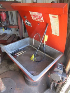 lot 403 image: RESOLVE INDUSTRIES PARTS WASHER AND SOLVENT BARREL