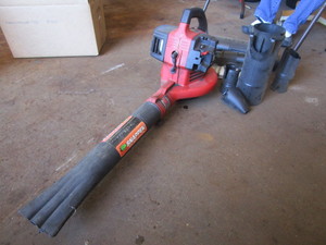 lot 413 image: SNAPPER SUPER BLOWER  VAC  MULCHER