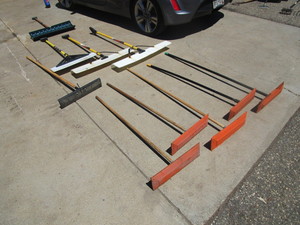 lot 426 image: SNOW PUSHERS, CAR ROOF SNO RAKES AND A ROOF RAKE