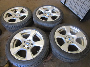 lot 431 image: BMW 17 RIMS WITH SNOW TIRES