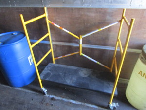 lot 435 image: PORTABLE HOME SCAFFOLDING