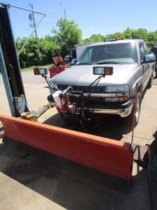 lot 99 image: 2000 CHEVY SILVERADO PLOW TRUCK