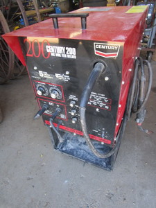 lot 438 image: CENTURY WIRE FEED WELDER WITH BLANKET