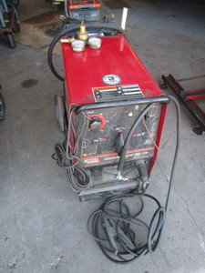 lot 439 image: LINCOLN ELECTRIC ALUMINUM WELDER WITH ACCESSORIES AND WELDING STOCK
