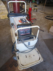lot 442 image: HOBART WIRE FEED WELDER WITH TANK