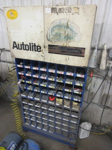 lot 455 image: TIRE SERVICE ACCESSORY SHELF AND CABINET WITH PARTS