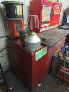 lot 457 image: USED OIL STORAGE TANK WITH BUILT IN FILTER CRUSHER