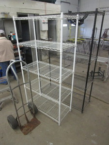 lot 472 image: WIRE SHELVES AND A 2 WHEEL DOLLY