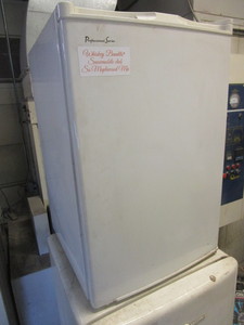 lot 483 image: DORM SIZE REFRIGERATOR
