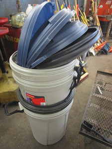 lot 485 image: PLASTIC GARBAGE CANS