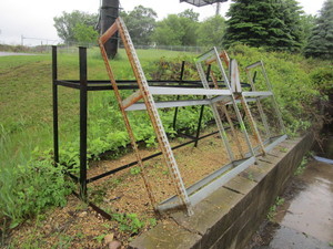 lot 492 image: HEAVY AND LIGHT DUTY TIRE HOLDING RACKS