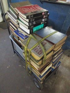 lot 491 image: VINTAGE AUTO MANUALS FROM ABOUT 1960-1980