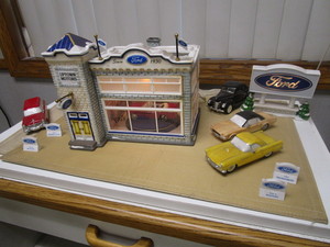 lot 495 image: DEPT 56 FORD DEALER LIGHT UP SET