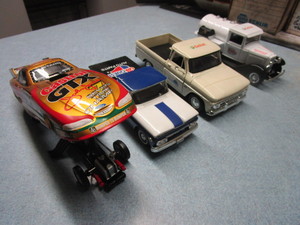lot 498 image: CASTROL AND CARQUEST DIECAST CARS