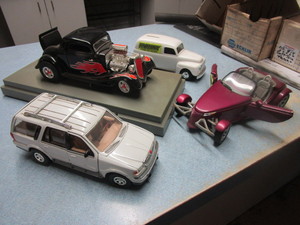 lot 499 image: ERTL DIE CAST CARS AND MORE