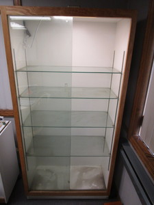 lot 501 image: LIGHT UP DISPLAY CABINET