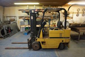 lot 4 image: Cat Model 150 D Propane Powered Fork Lift