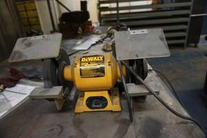 lot 24 image: DeWalt Model DW758 Heavy Duty Dual Wheel 8 Bench Grinder