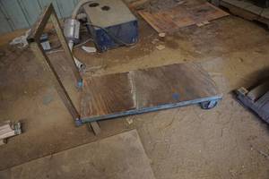lot 65 image: Wheeled Shop Material Movement Cart With Upright Handle