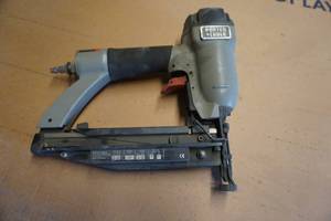 lot 52 image: Porter Cable Pneumatic Finish Nailer