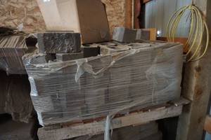 lot 43 image: 1 Pallet 8 x 4 Retaining WallPatio Wall Block In Gray