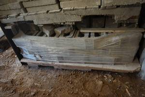 lot 45 image: 1 Pallet 8 x 4 Retaining WallPatio Wall Block In Gray