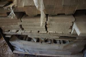 lot 46 image: 1 Pallet of 12 x 12 Patio Pavers Gray Color