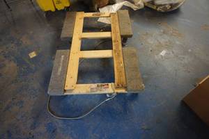 lot 64 image: Tandem Attached Wheeled MaterialAppliance Moving Dolly