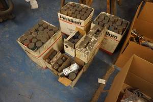 lot 83 image: Large Lot of Paint Spray Cans In Assorted Colors and Condition