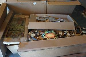 lot 104 image: Pallet of Decorative Sheet Metal Wall Art