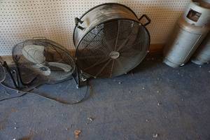 lot 59 image: Lot of 3 - Electric Fans