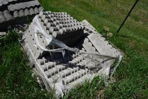lot 47 image: 1 Pallet Patio EdgingWall Block