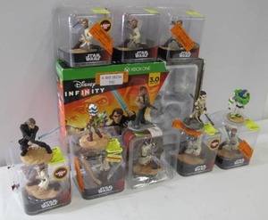 lot 592 image: 12 Star Wars Action Figures - Anakin, Ashoka, Finn, Rey, Obi-Wan Kenobi