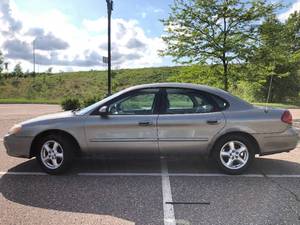 2003 Ford Taurus SE