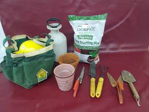 lot 11 image: Gardening Bundle