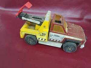 lot 15 image: Tonka Wrecker