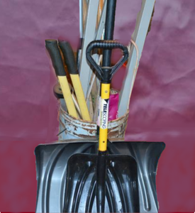 lot 48 image: Misc. tools in bucket